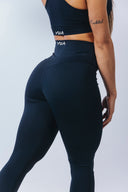 Top Feminino Preto Kay Yua Stryn